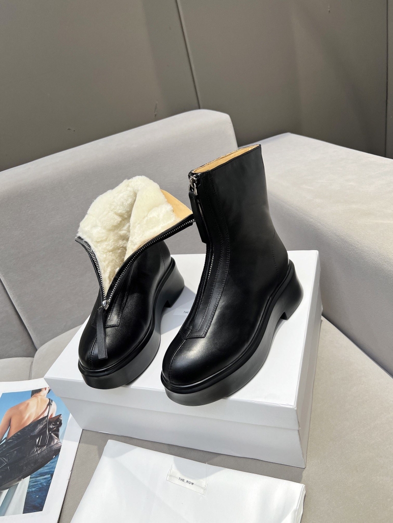 The R0w boots